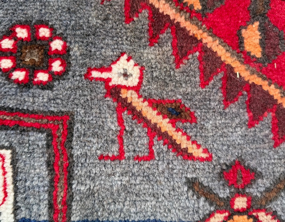 VINTAGE PERSIAN SHIRAZ PICTORIAL HAND KNOTTED RUG, 5.4 x 7.4 (163cm x 224cm)
