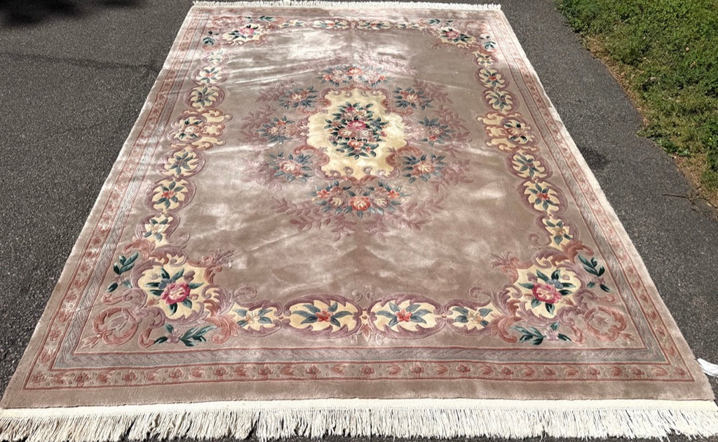 FRENCH STYLE AUBUSSON HAND KNOTTED RUG, 8.11 x 12.4 (272cm x 376cm)