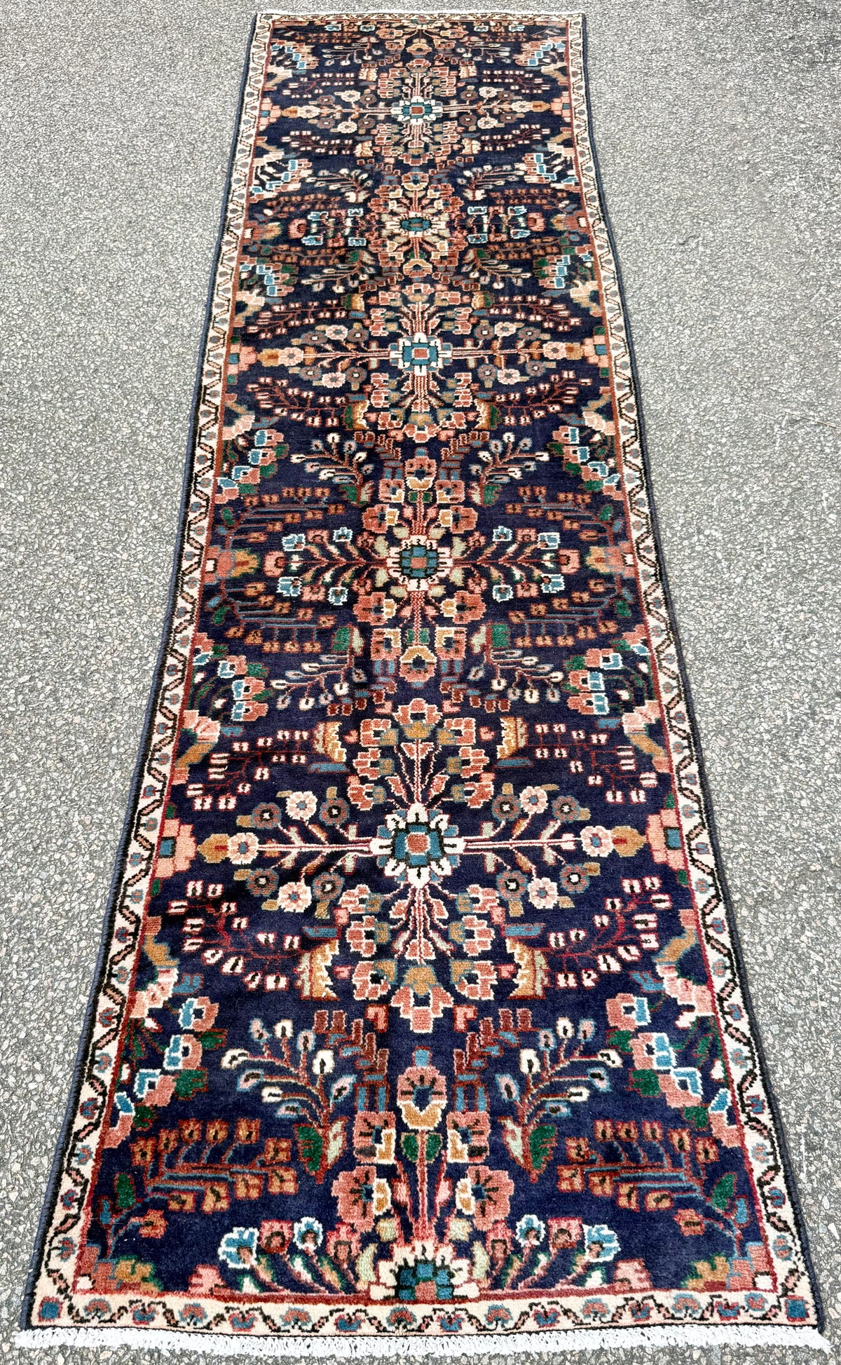 VINTAGE PERSIAN HOSSEINABAD HAND KNOTTED RUNNER, 2.9 x 9.8 (84cm x 295cm)