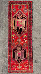 ANTIQUE PERSIAN HERIZ PICTORIAL HAND KNOTTED RUNNER, 3.5 x 10.0 (104cm x 305cm)