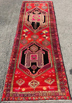 ANTIQUE PERSIAN HERIZ PICTORIAL HAND KNOTTED RUNNER, 3.5 x 10.0 (104cm x 305cm)