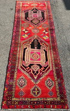 ANTIQUE PERSIAN HERIZ PICTORIAL HAND KNOTTED RUNNER, 3.5 x 10.0 (104cm x 305cm)