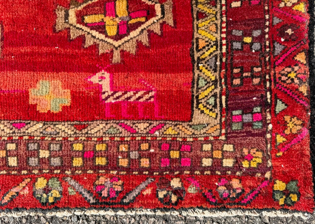 ANTIQUE PERSIAN HERIZ PICTORIAL HAND KNOTTED RUNNER, 3.5 x 10.0 (104cm x 305cm)