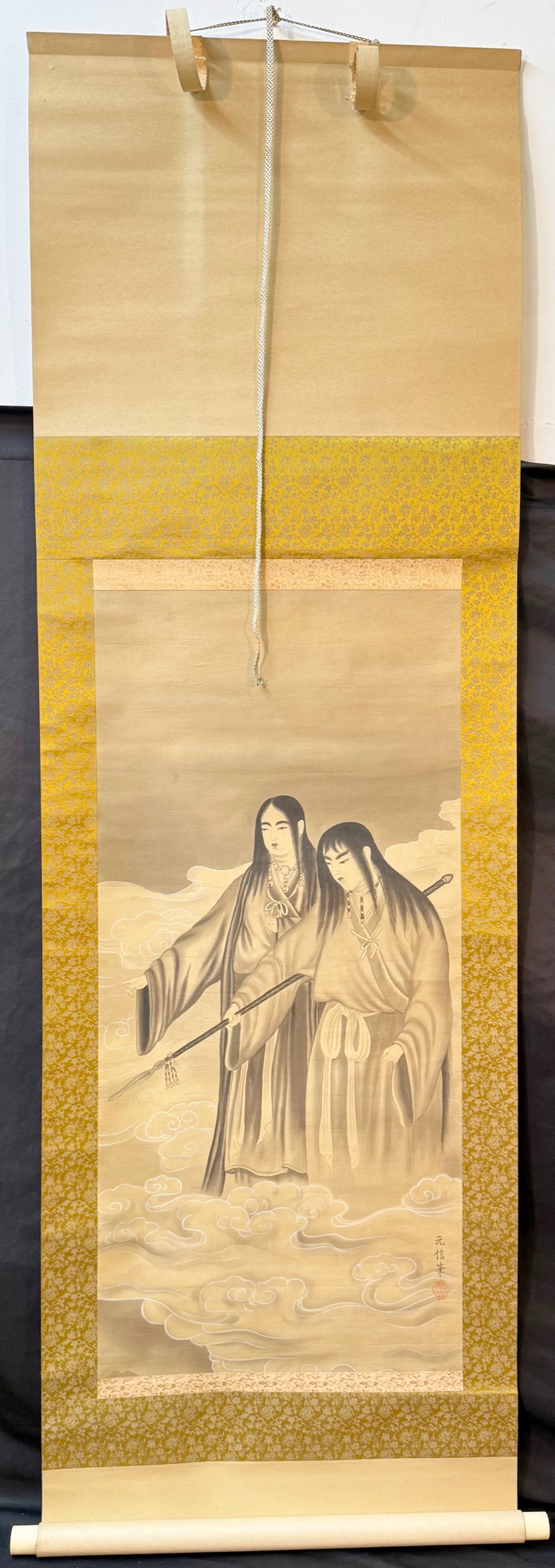 CHINESE HANGING SCROLL PAINTING OF TWO CELESTIAL MAIDENS IN CLOUDS BY YUAN XIN, 1959, 21IN x 71IN (53cm x 180cm)