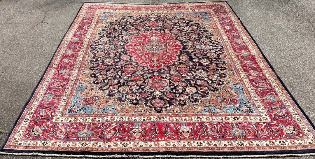 SIGNED PERSIAN KASHAN PICTORIAL HAND KNOTTED RUG, 9.8 x 12.3 (295cm x 373cm)