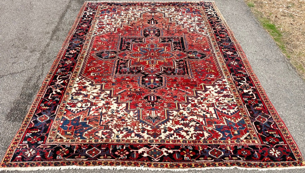 VINTAGE PERSIAN HERIZ HAND KNOTTED RUG, 8.8 x 11.2 (264cm x 340cm)