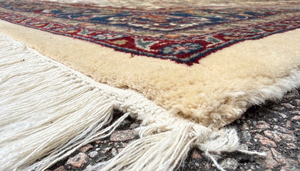 VINTAGE KERMAN HAND KNOTTED RUG, 8.4 x 10.0 (254cm x 305cm)