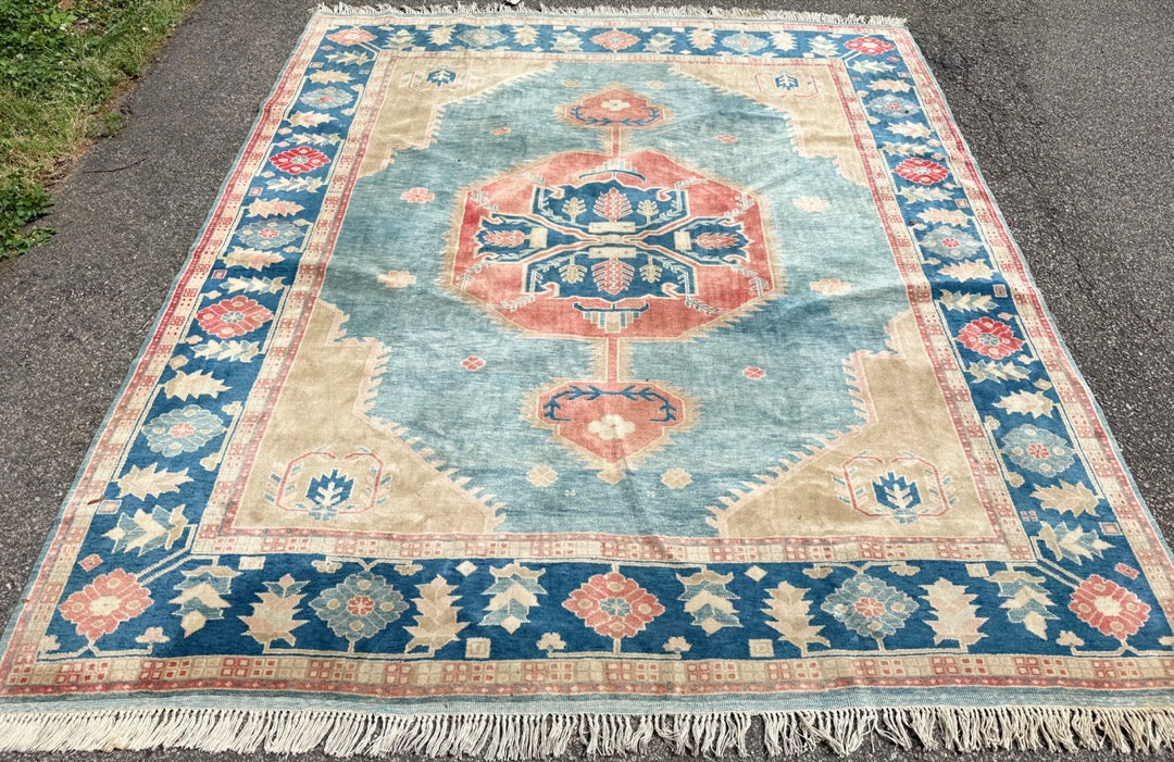 CAUCASIAN KAZAK HAND KNOTTED RUG, 8.5 x 9.9 (257cm x 297cm)