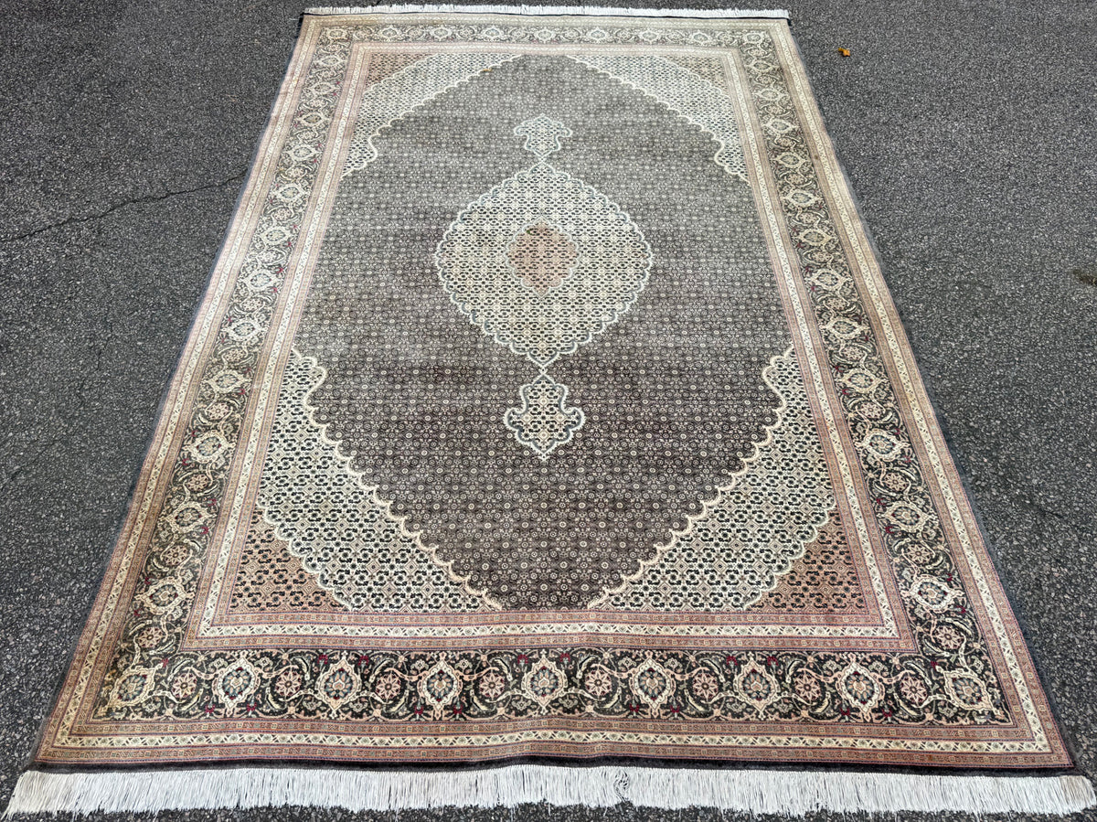 PERSIAN TABRIZ MAHI HAND-KNOTTED RUG WITH 300+ KPSI, 6.8 x 10.0 (203cm x 305cm)