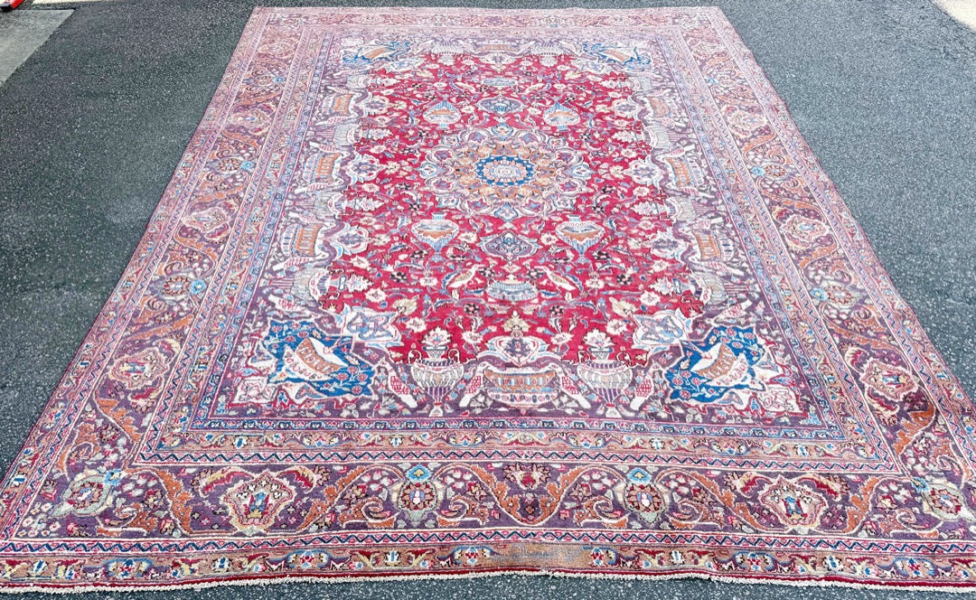 SIGNED PERSIAN KASHMAR CARPET, PICTORIAL VASE & BIRD DESIGN, RED FIELD HAND KNOTTED RUG, 9.3 x 12.0 (282cm x 366cm)