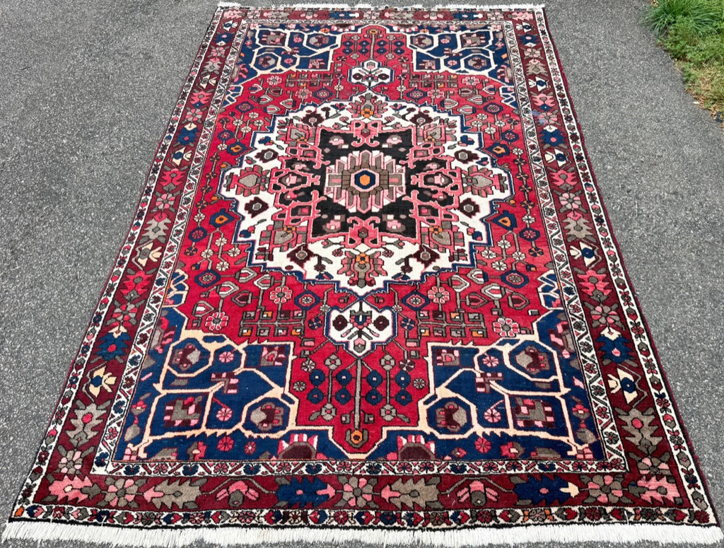 PERSIAN BAKHTIARI HAND KNOTTED RUG, 6.7 x 10.4 (201cm x 315cm)