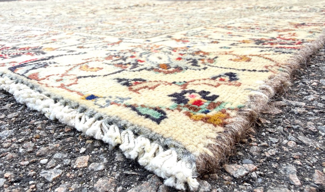 VINTAGE PERSIAN NAIN HAND KNOTTED RUG, 5.6 x 9.2 (137cm x 279cm)