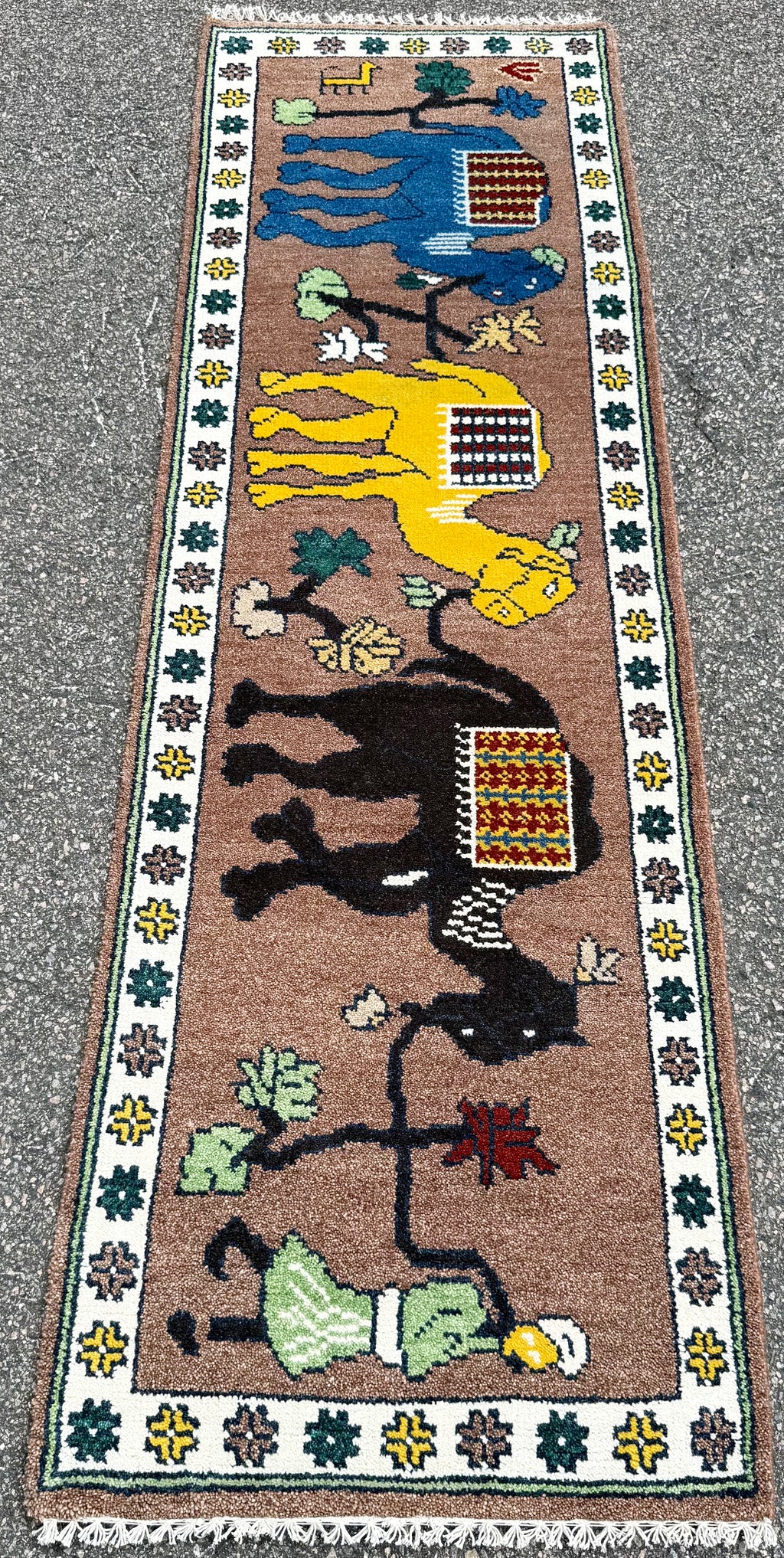 PERSIAN GABBEH PICTORIAL HAND KNOTTED RUNNER, 2.6 x 8.0 (76cm x 244cm)