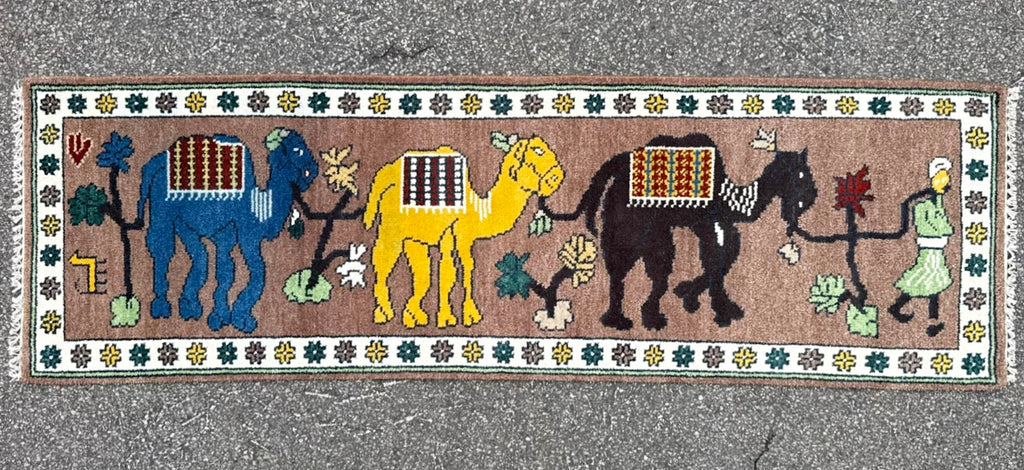 PERSIAN GABBEH PICTORIAL HAND KNOTTED RUNNER, 2.6 x 8.0 (76cm x 244cm)