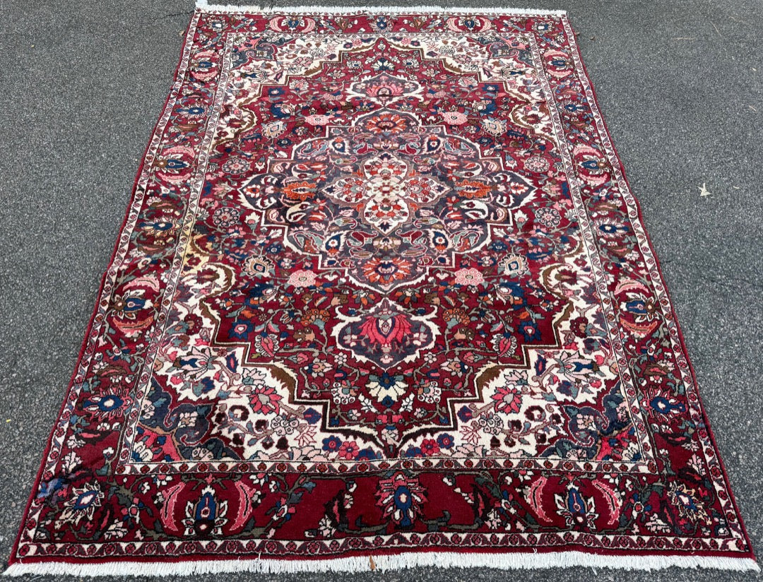 PERSIAN BAKHTIARI HAND KNOTTED RUG, 6.10 x 9.7 (208cm x 292cm)