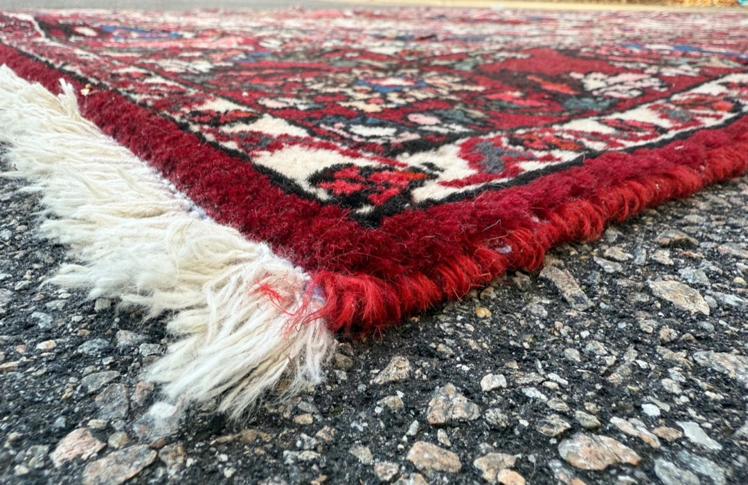 PERSIAN BAKHTIARI HAND KNOTTED RUG, 6.10 x 9.7 (208cm x 292cm)
