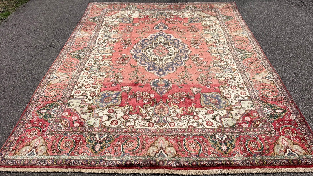 LARGE VINTAGE PERSIAN TABRIZ MEDALLION RUG, IVORY & CRIMSON FIELD, HAND KNOTTED, 9.9 x 12.9 (297cm x 389cm)