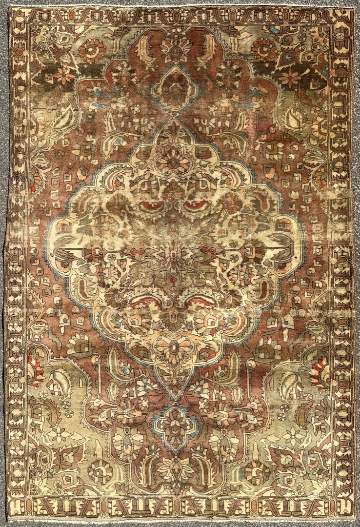 ANTIQUE PERSIAN BAKHTIARI HAND KNOTTED RUG, 6.7 x 9.7 (201cm x 292cm)
