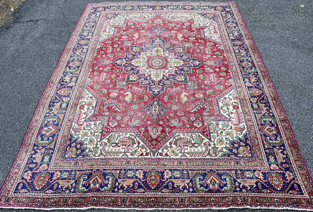 ANTIQUE PERSIAN HERIZ HAND KNOTTED RUG, 8.5 x 11.0 (257cm x 335cm)