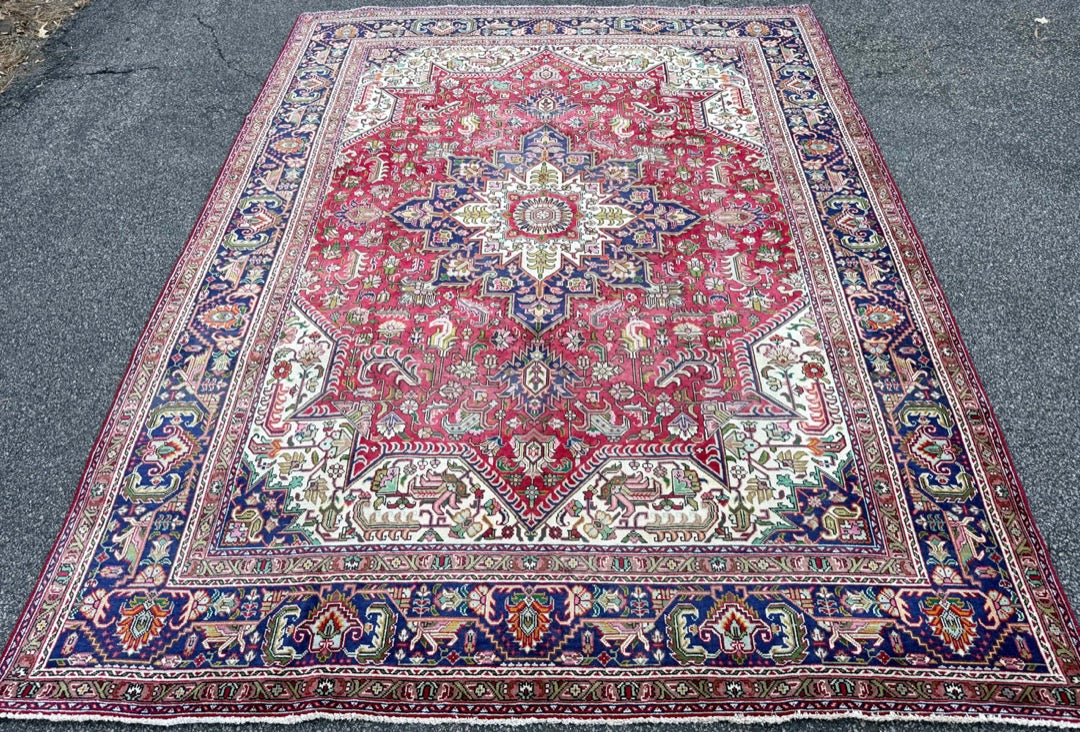 ANTIQUE PERSIAN HERIZ HAND KNOTTED RUG, 8.5 x 11.0 (257cm x 335cm)