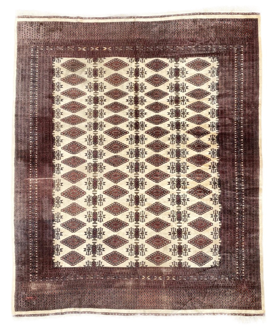 SIGNED JALDAR HAND KNOTTED WOOL RUG, 8.2 x 9.10 (249cm x 300cm)