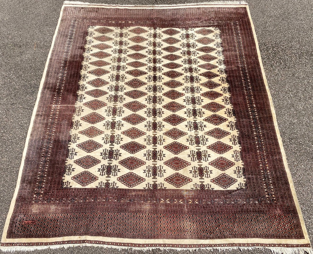 SIGNED JALDAR HAND KNOTTED WOOL RUG, 8.2 x 9.10 (249cm x 300cm)