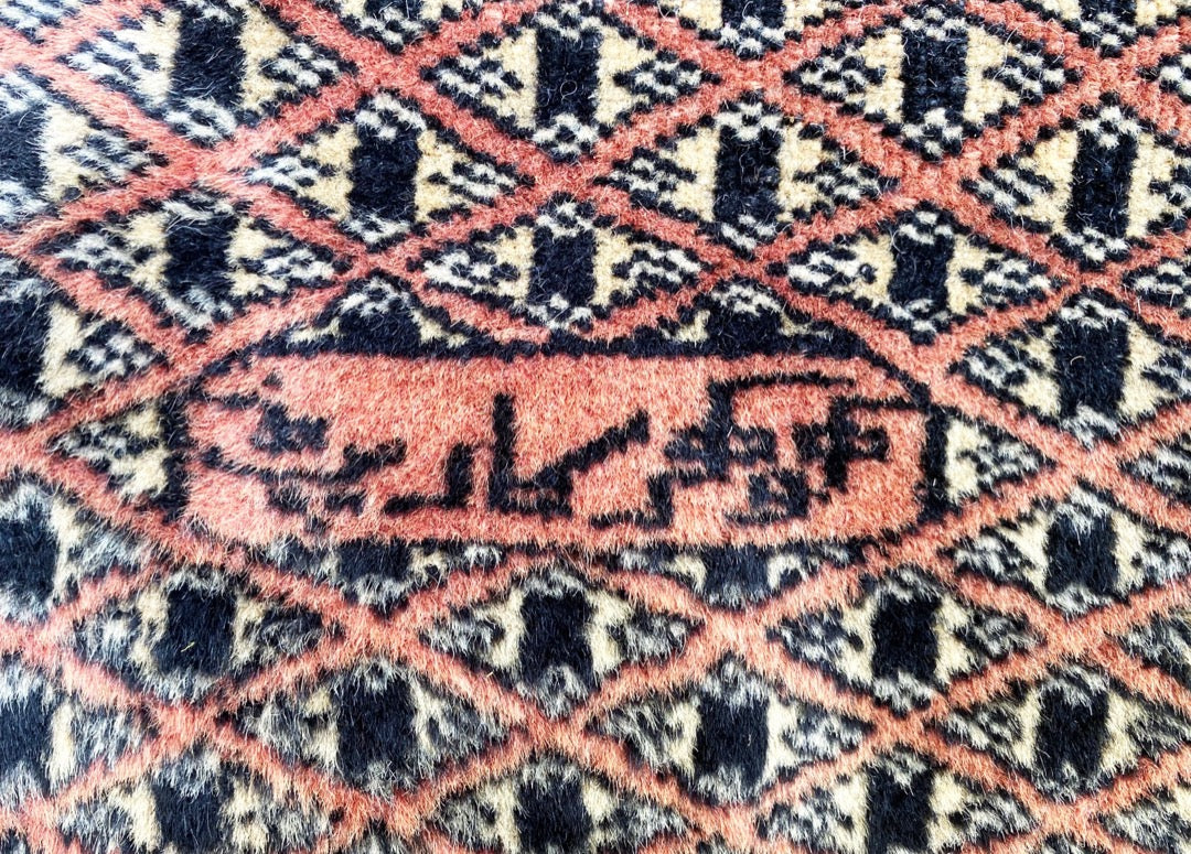 SIGNED JALDAR HAND KNOTTED WOOL RUG, 8.2 x 9.10 (249cm x 300cm)