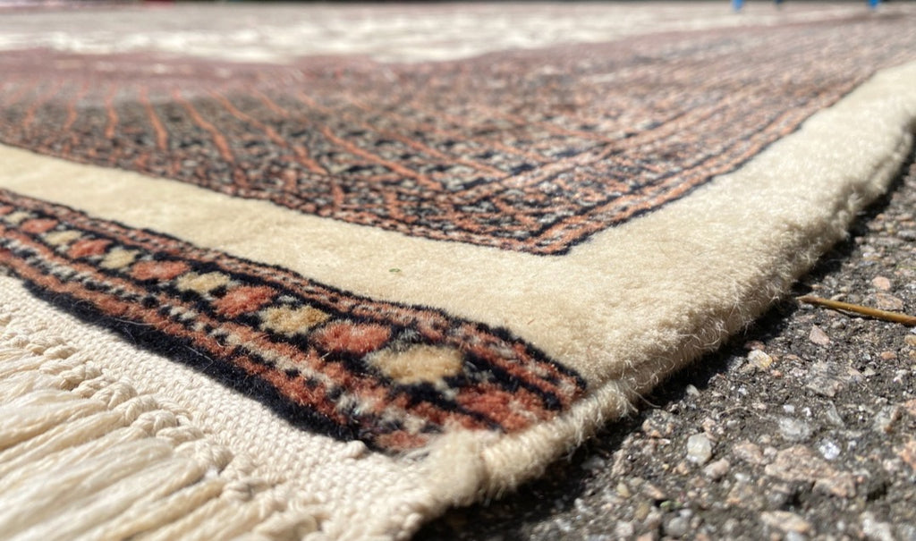 SIGNED JALDAR HAND KNOTTED WOOL RUG, 8.2 x 9.10 (249cm x 300cm)