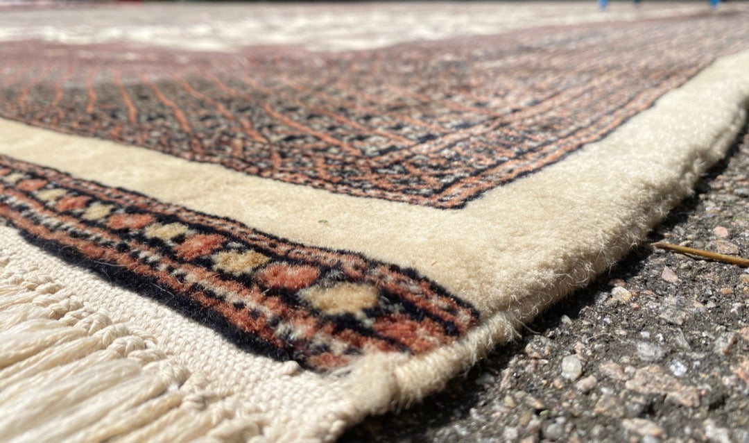 SIGNED JALDAR HAND KNOTTED WOOL RUG, 8.2 x 9.10 (249cm x 300cm)