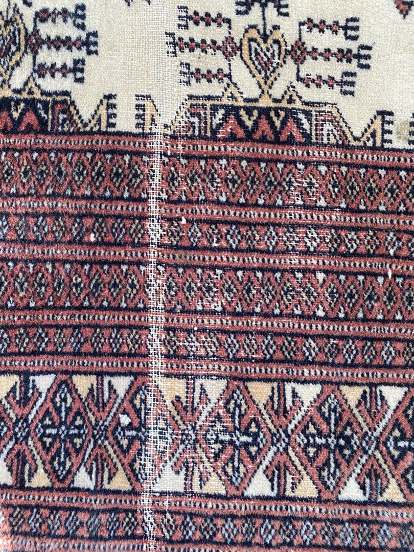 SIGNED JALDAR HAND KNOTTED WOOL RUG, 8.2 x 9.10 (249cm x 300cm)