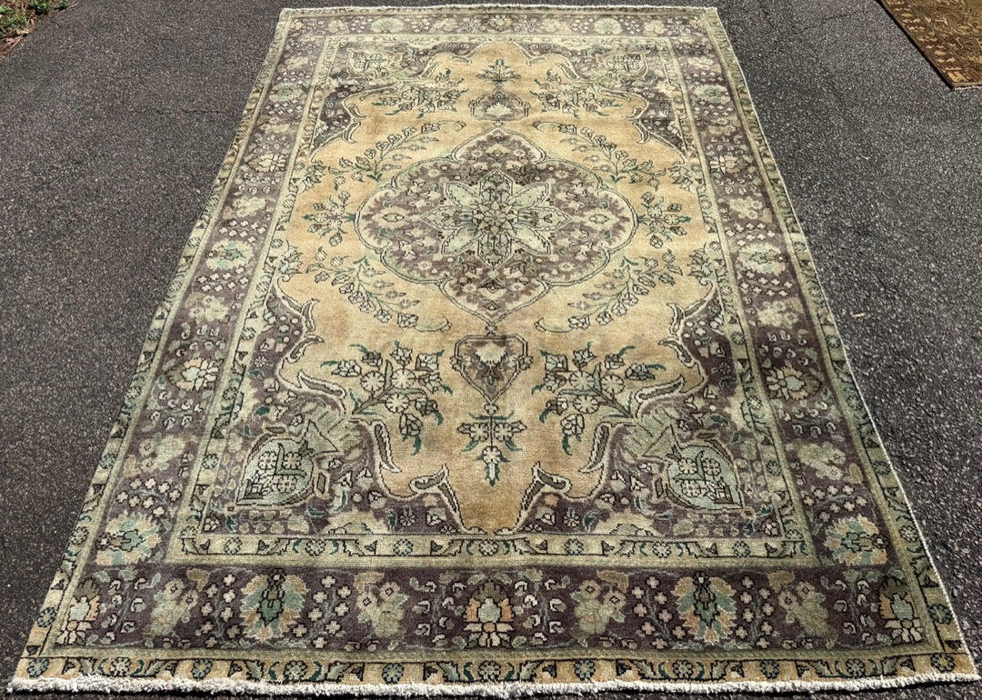 ANTIQUE PERSIAN TABRIZ HAND KNOTTED RUG, 6.5 x 10.0 (196cm x 305cm)