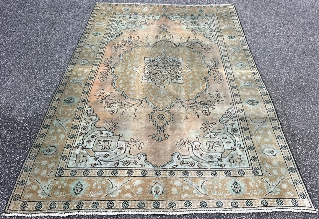 ANTIQUE PERSIAN TABRIZ HAND KNOTTED RUG, 6.7 x 9.5 (201cm x 287cm)